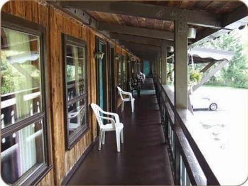 Timber Inn Motel image 5